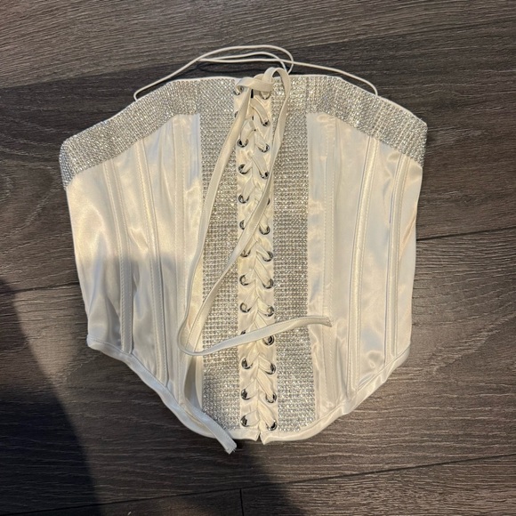 AKIRA White Satin Corset with Silver Zipper - Picture 1 of 3